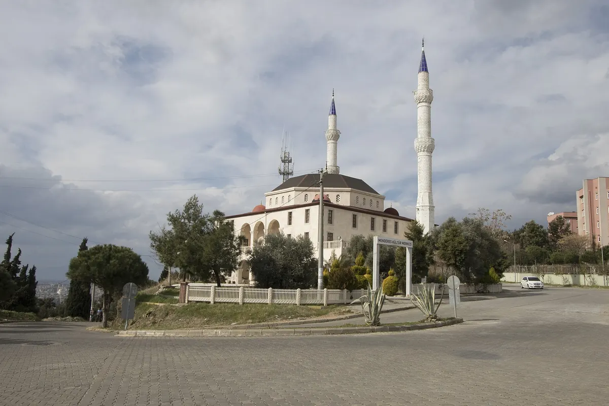 Adnan Menderes Camii ve iki minaresi, Efeler Aydın