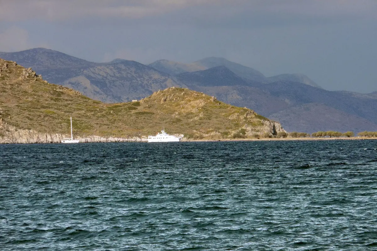 Turgutreis çevresinde tepeler ve deniz manzarası