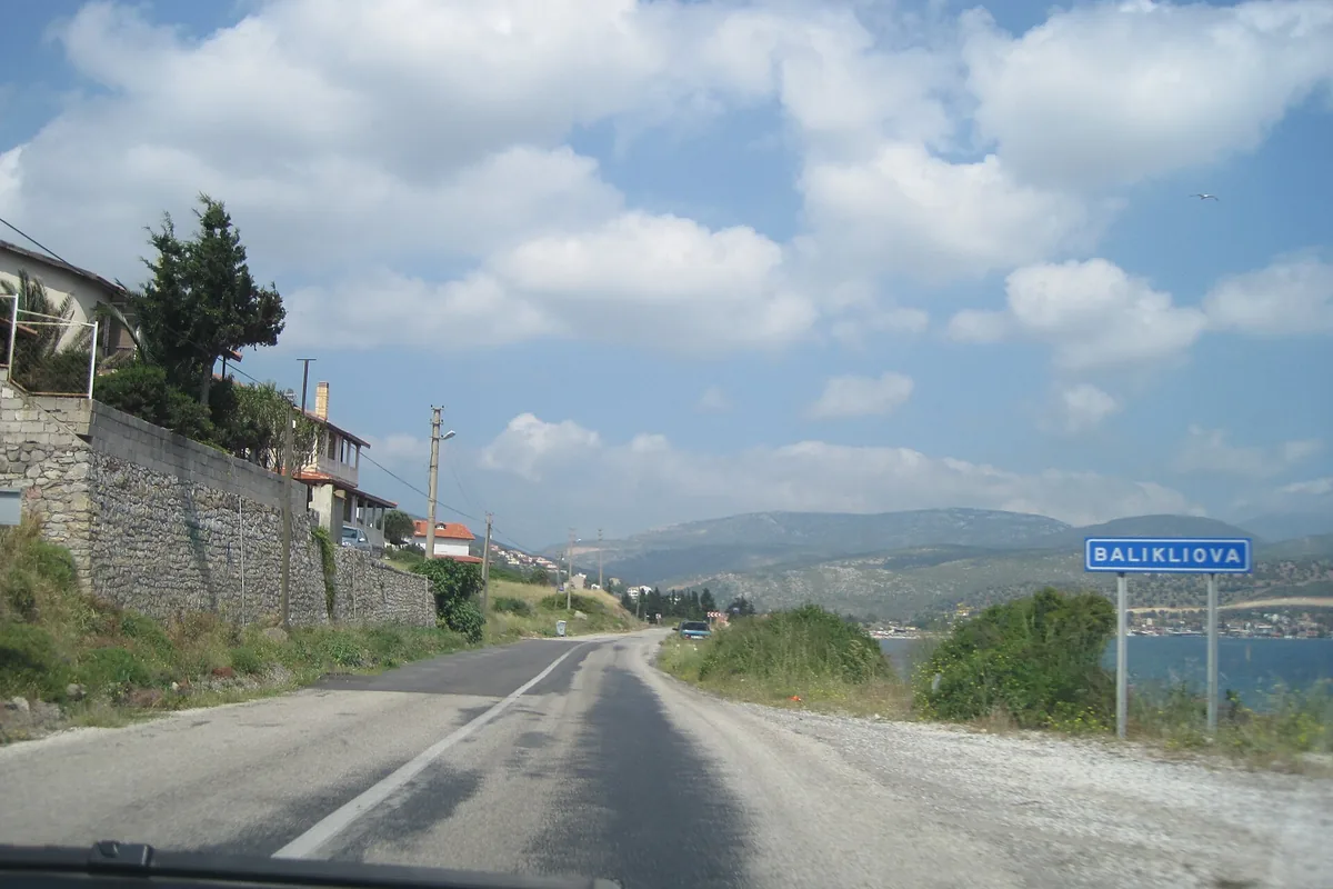 Balıklıova köyünde sokak ve konut dokusu