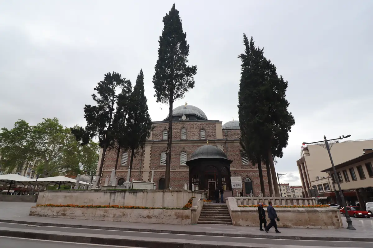 Balıkesir il merkezinde tarihi Zağanos Paşa Camii (temsili, Bigadiç'in kendisi değil)