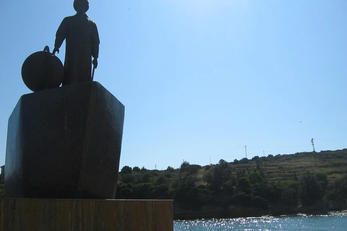 Dalyan mahallesinde küçük tekne limanı
