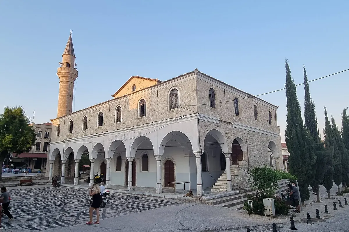 Alaçatı Pazaryeri Camii