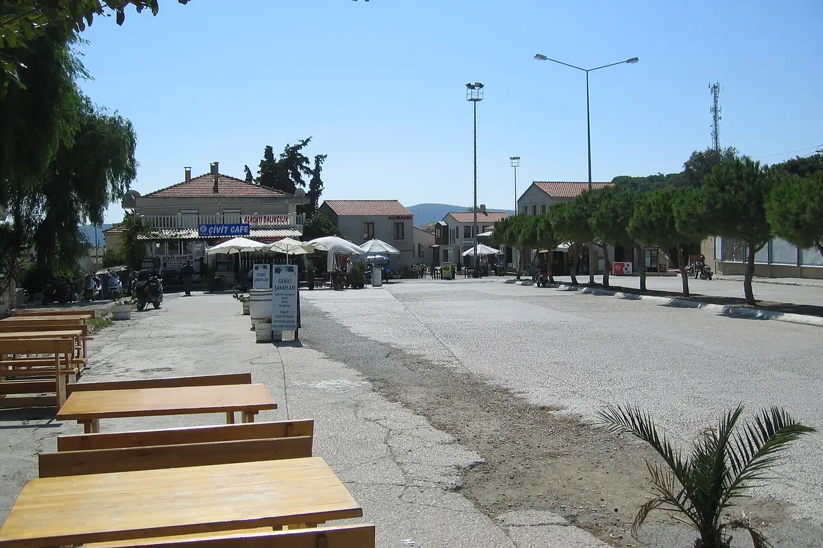 Alaçatı köyiçi taş sokakları