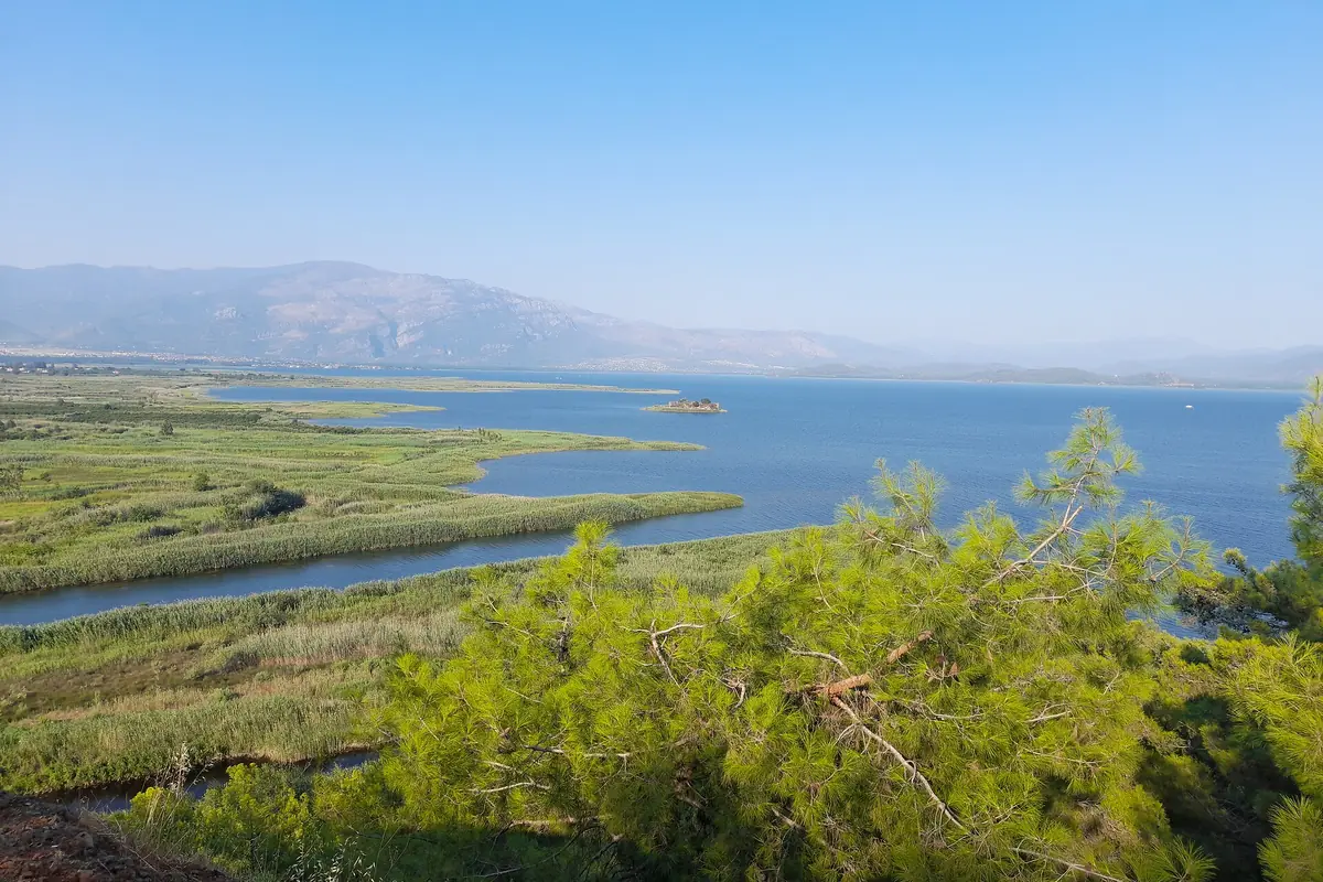 Akyaka'da Gökova Körfezi kıyı manzarası