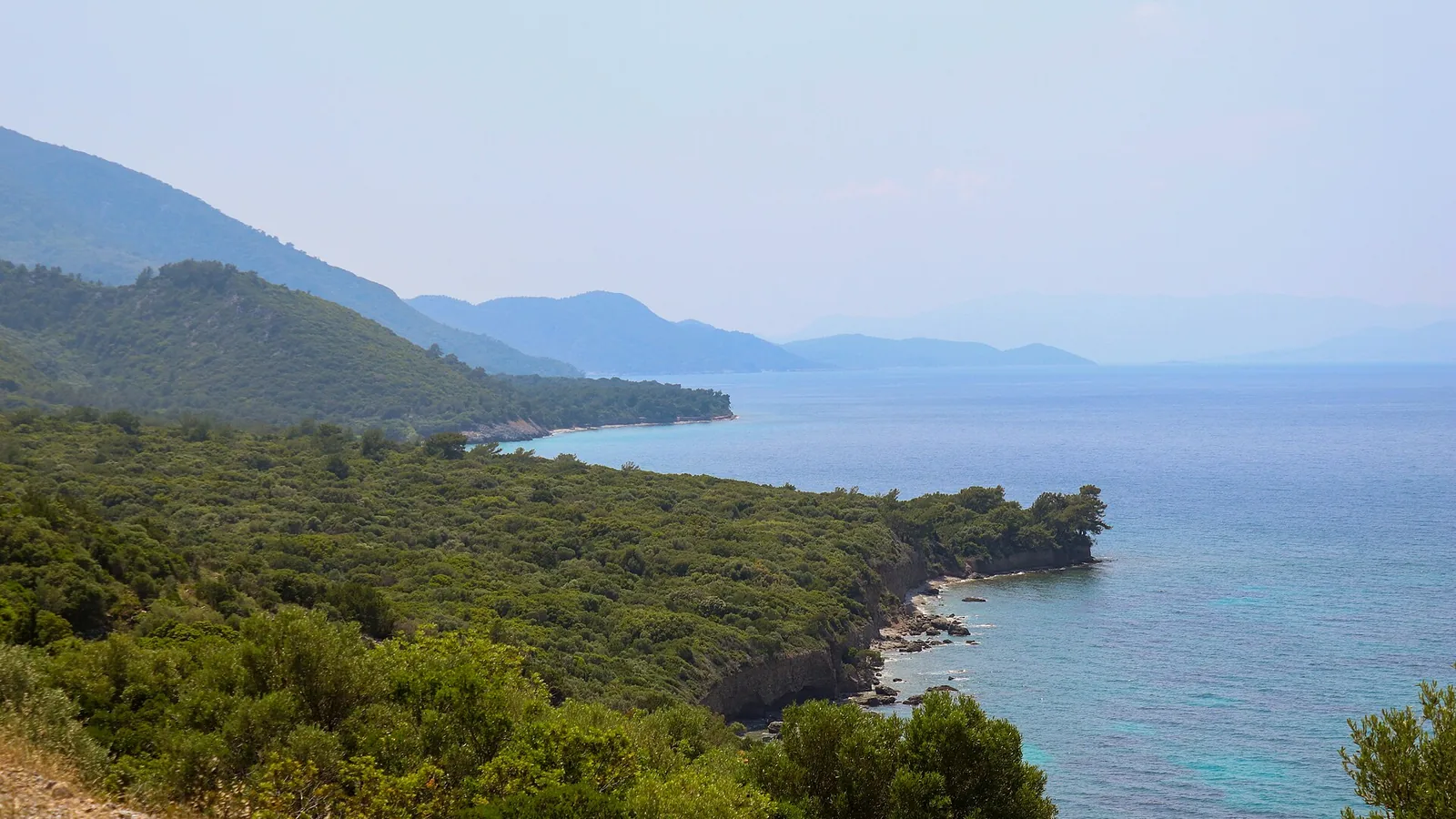Dilek Yarımadası Millî Parkı'nda orman ve deniz, İzmir Havalimanı Davutlar VIP transfer