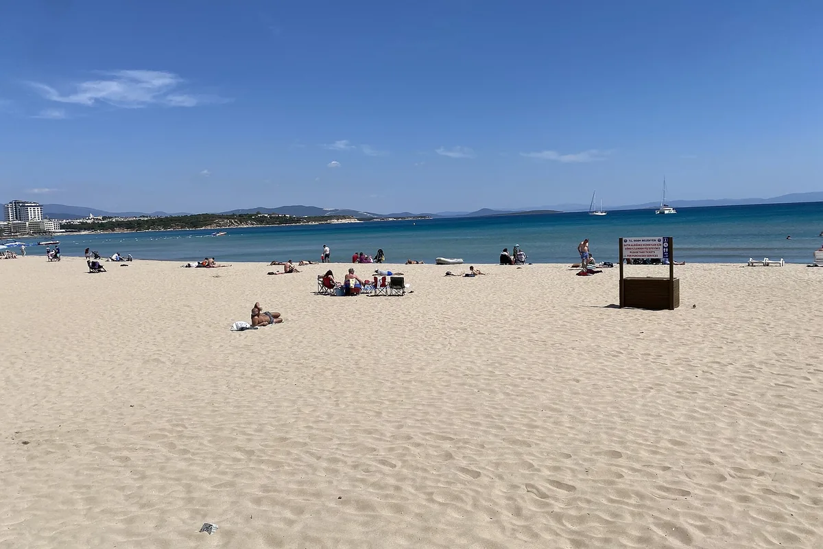 Altınkum Plajı'nın geniş kumsalı