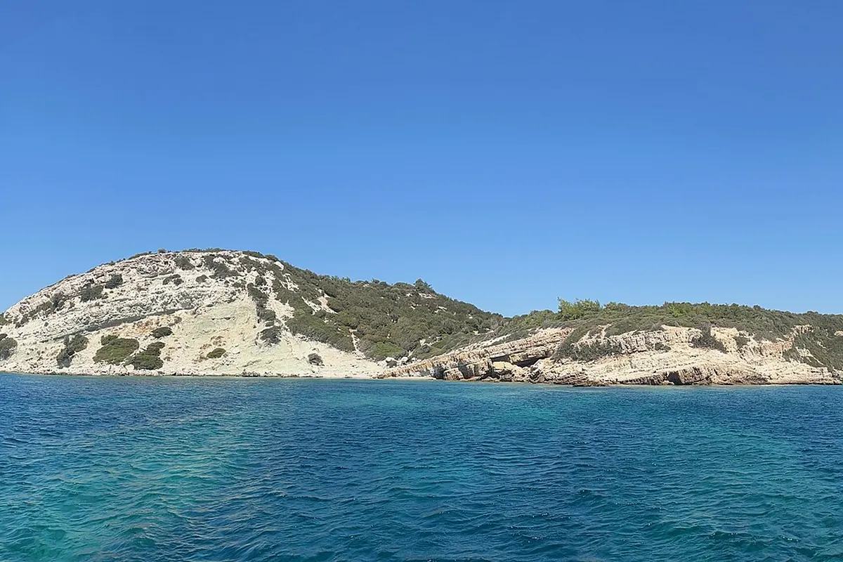 Kalem Adası'nın güney kıyısından deniz manzarası
