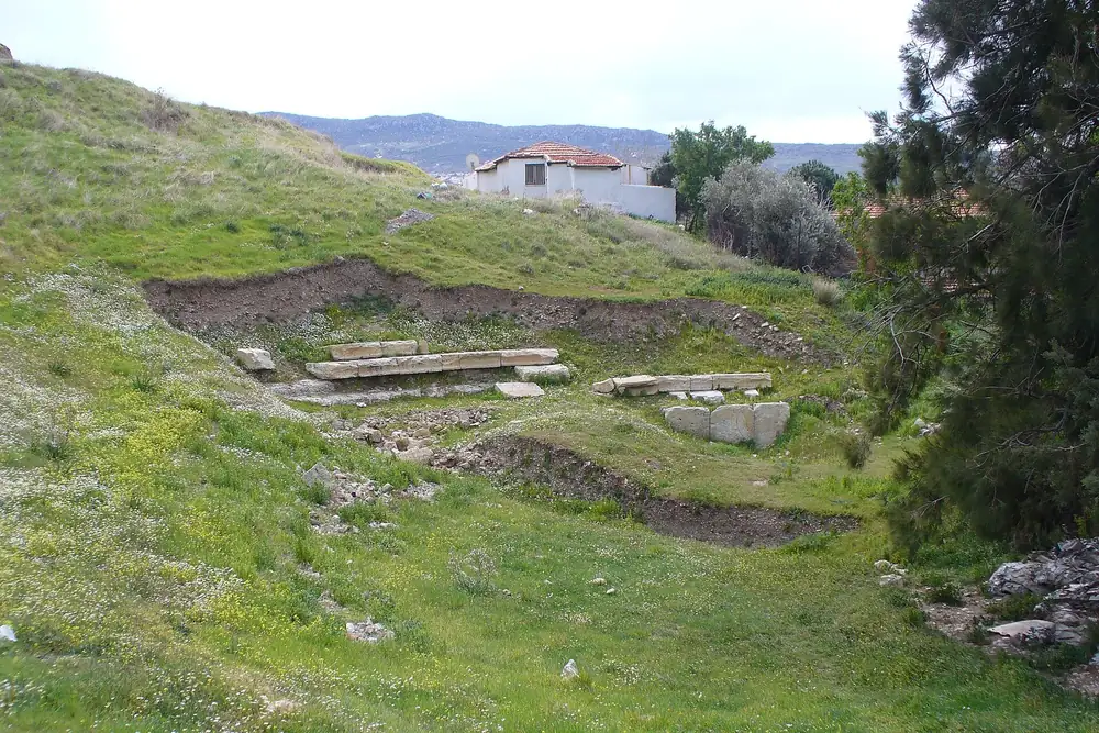 Phokaia Antik Tiyatrosu kalıntıları, Foça