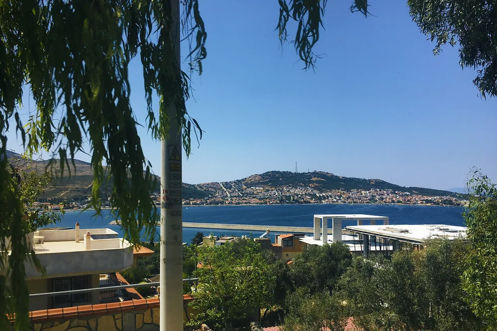 Yeni Foça koyunun kuş bakışı görünümü