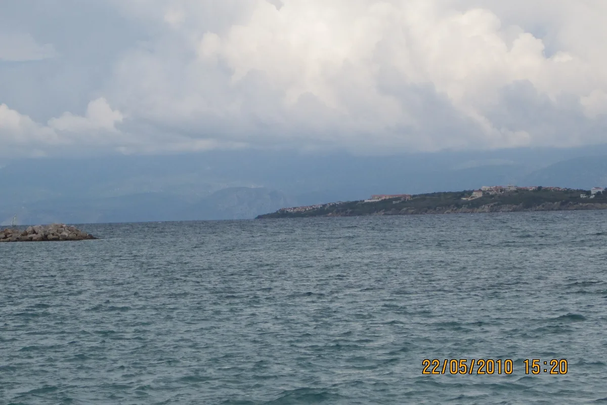 Ilıca sahilinden Çeşme koyu manzarası