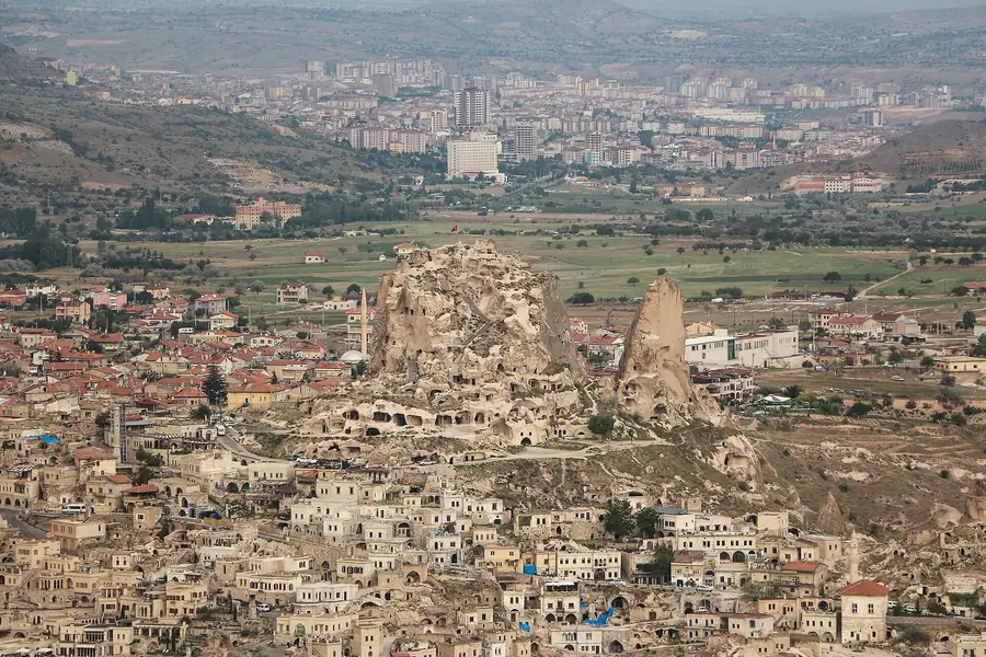 Uçhisar kayalık yerleşimi ve kale, Kapadokya
