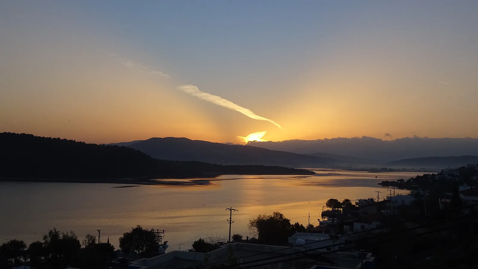 Milas ilçesi kıyı şeridinde gün batımı, temsili görsel