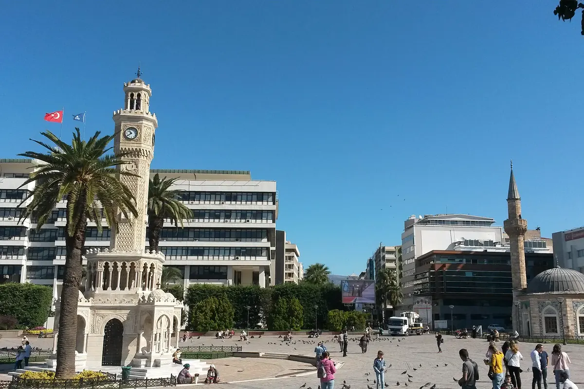 Konak Meydanı'ndan bir görünüm