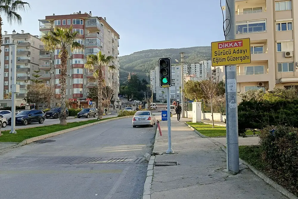 Mithatpaşa Caddesi, Narlıdere