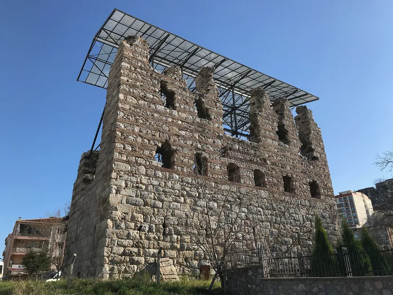 Kemalpaşa'da Laskaris Sarayı kalıntıları