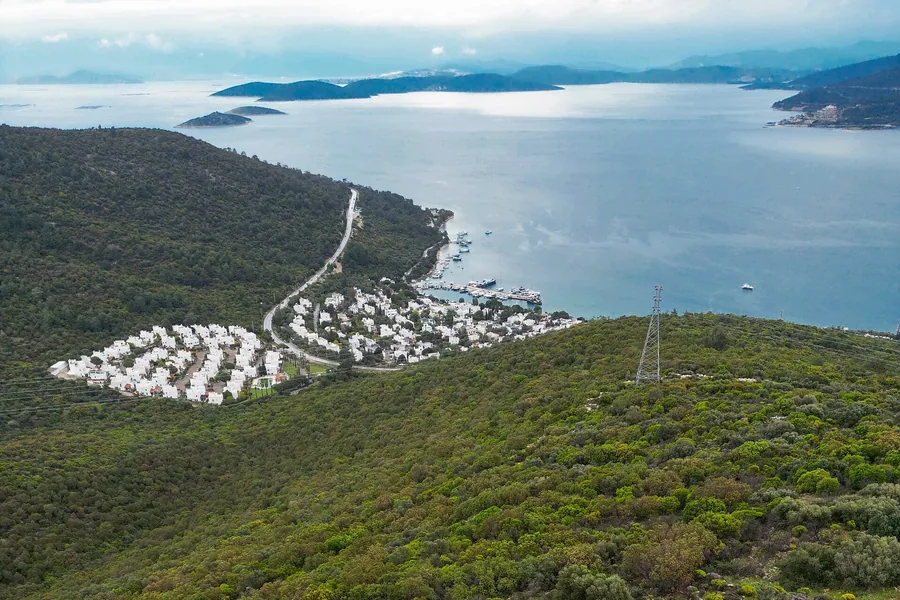 Torba yakınlarından bay ve marina manzarası