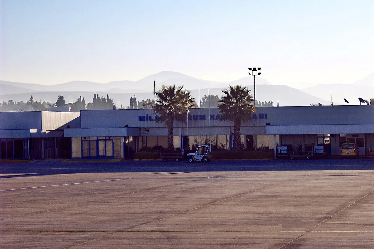 Milas-Bodrum Havalimanı eski terminal binası