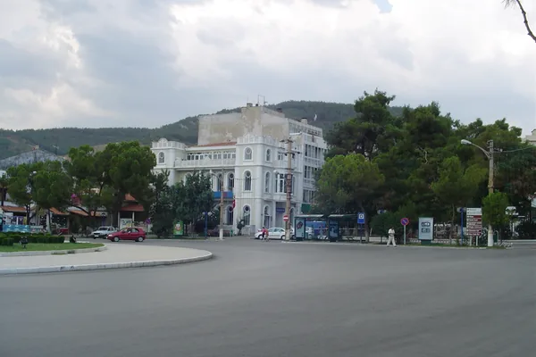 Muğla merkezde meydan ve çevresindeki yapılar