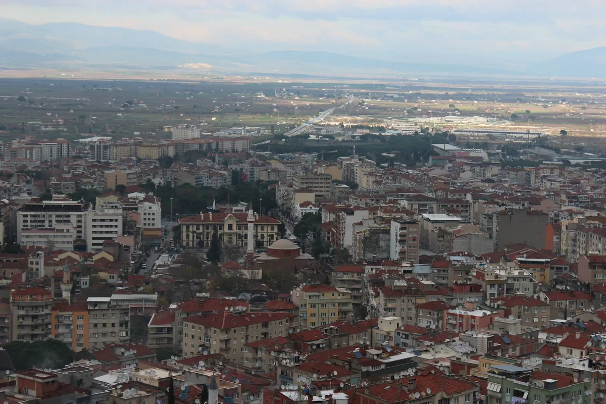 Spil Dağı'ndan Şehzadeler ilçesi ve Manisa ovasının kuş bakışı görünümü