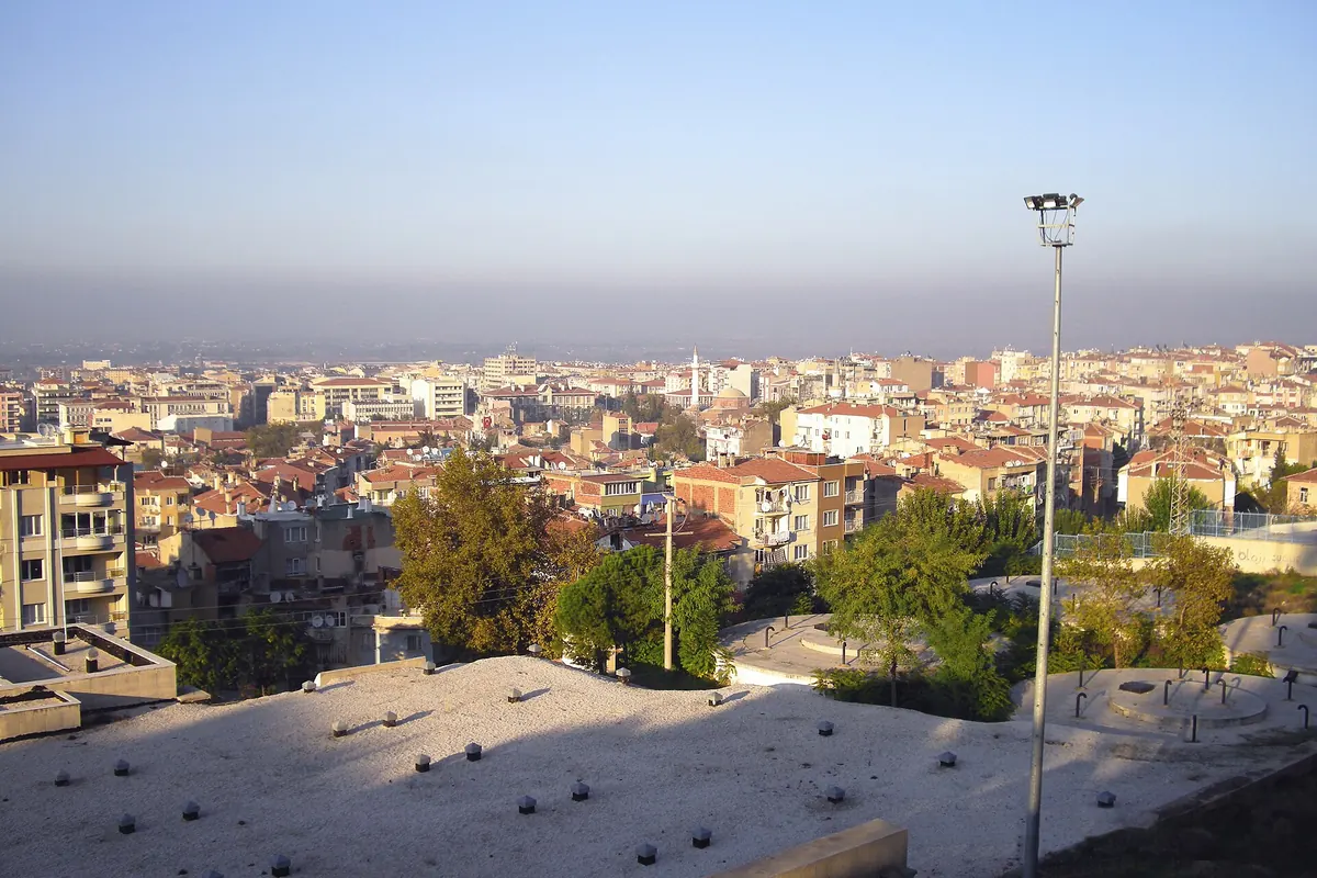 Ulu Cami çevresinden Manisa şehir merkezinin çatı silüeti, Şehzadeler