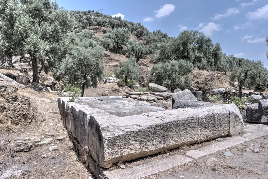 Salavatlı'da Akharaka kutsal alanı kalıntıları