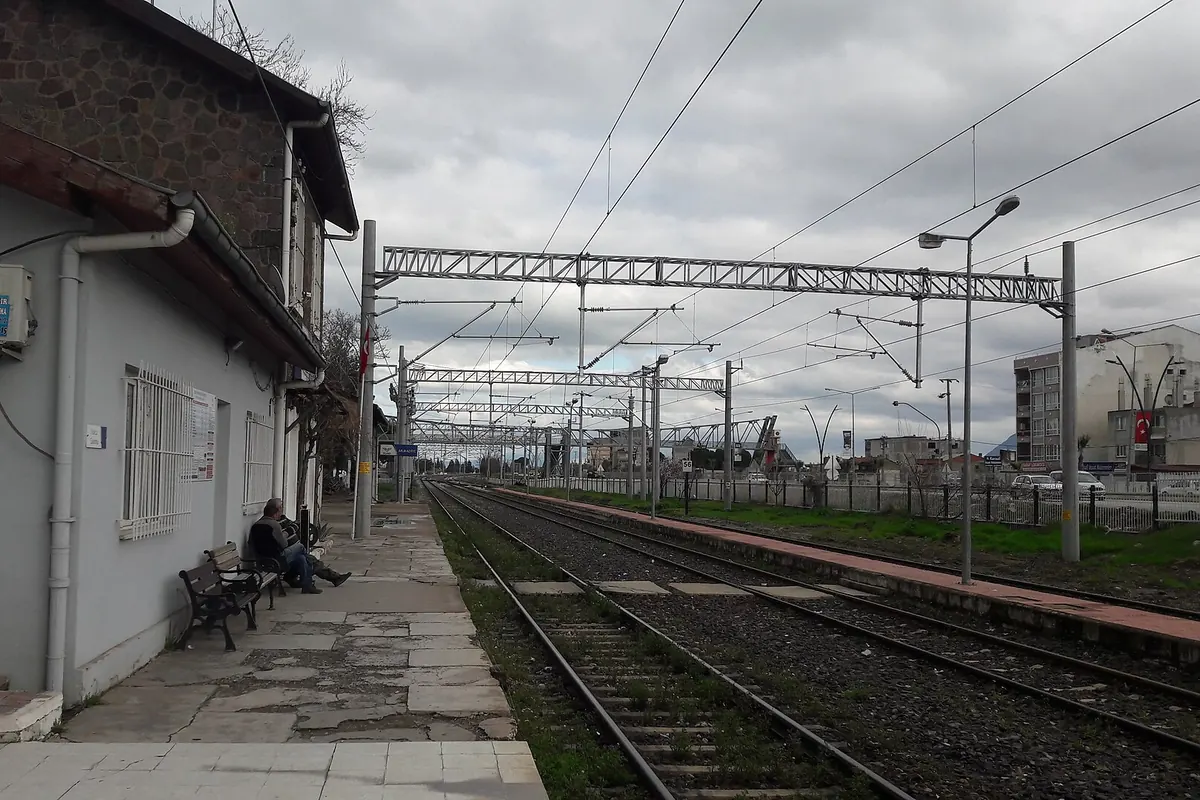 Keçiliköy OSB yakınındaki Muradiye tren istasyonu