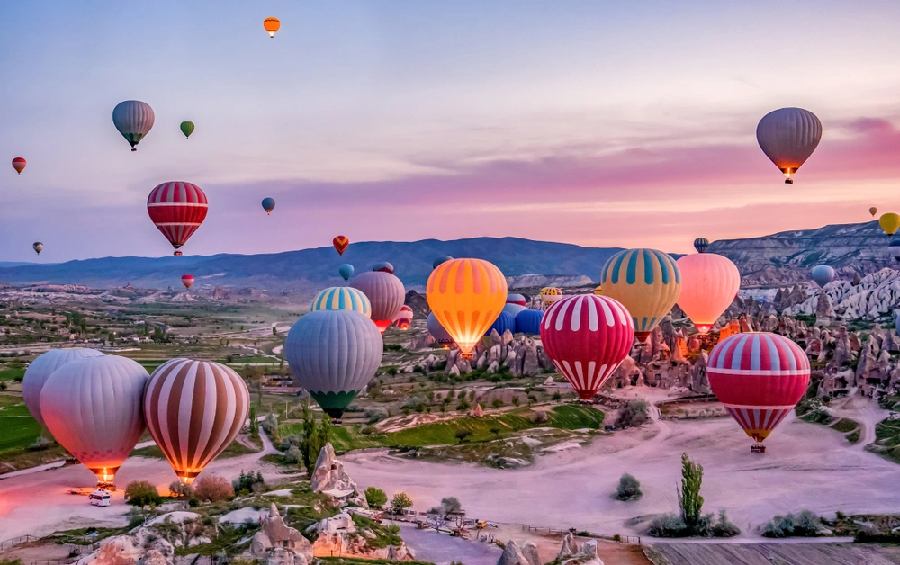 Kapadokya Balonlar ve Vadi Manzarası
